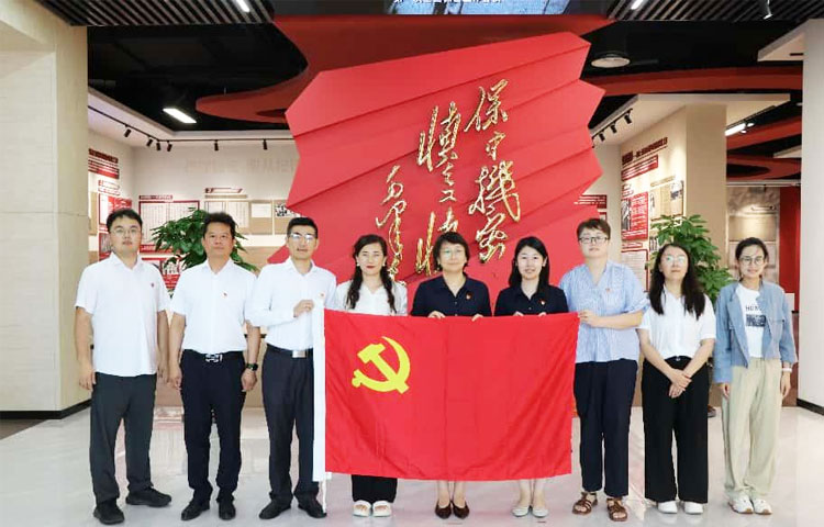強化保密教育 筑牢安全防線——青島國投公司基層黨組織聯合開展青島保密實訓平臺參觀學習活動